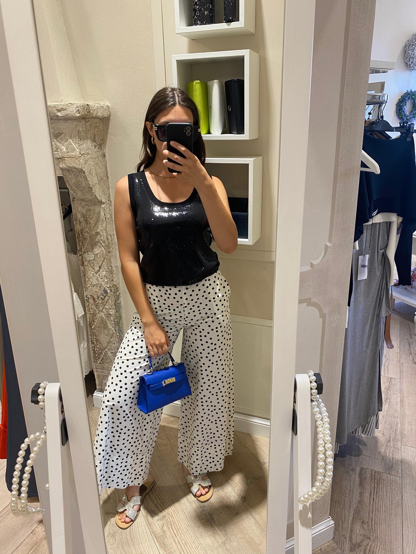 Pantaloni a pois bianchi