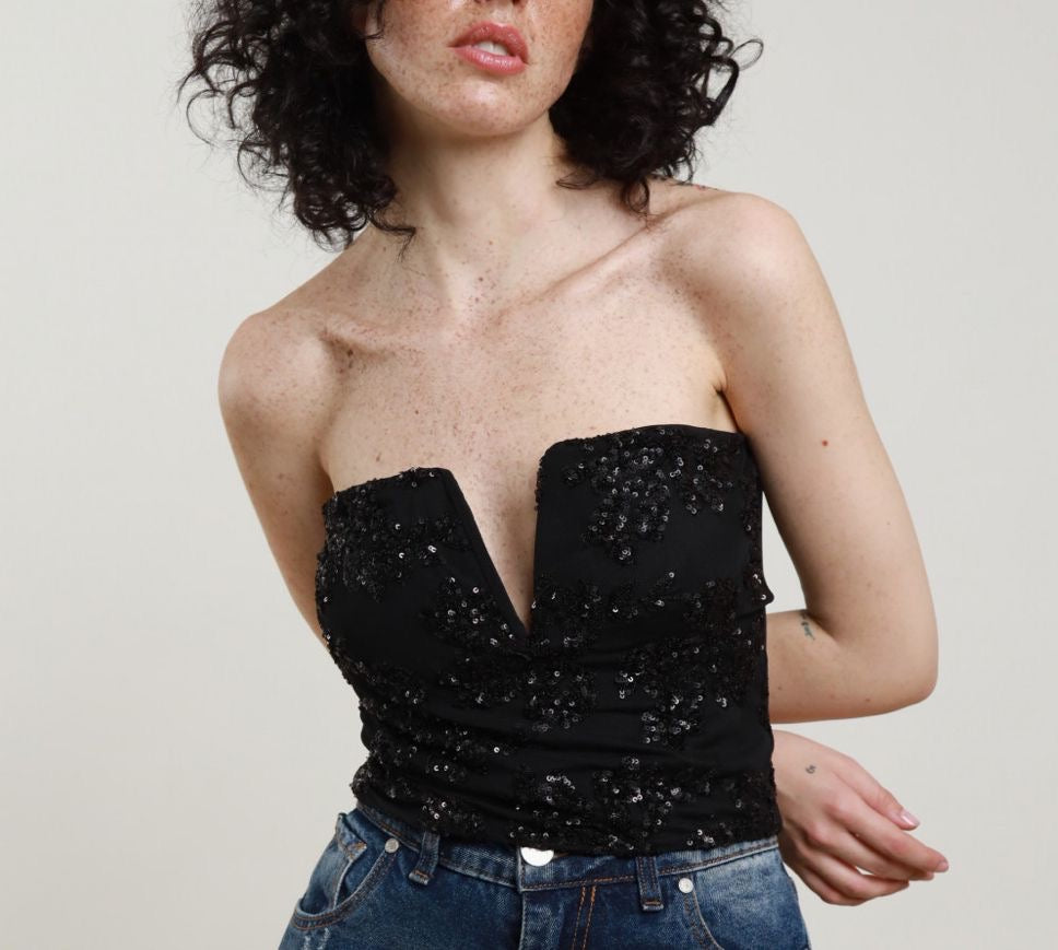 Top nero in paillettes