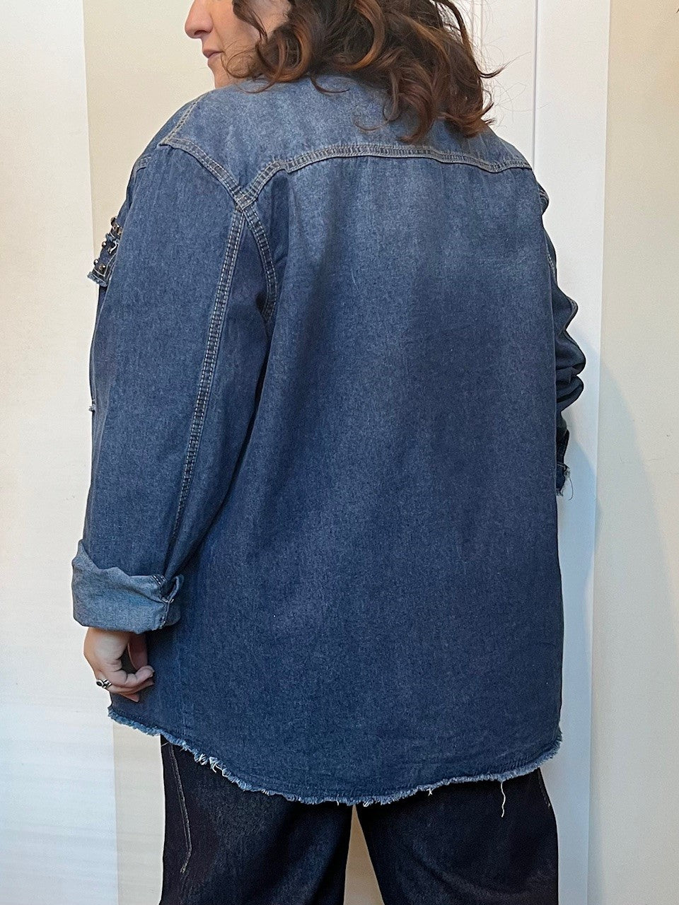 Giacca di jeans con borchie