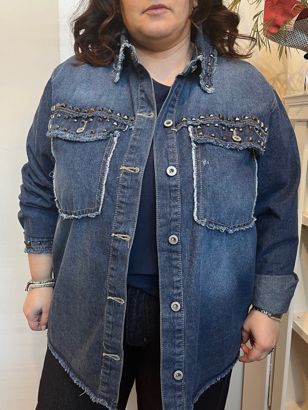 Giacca di jeans con borchie