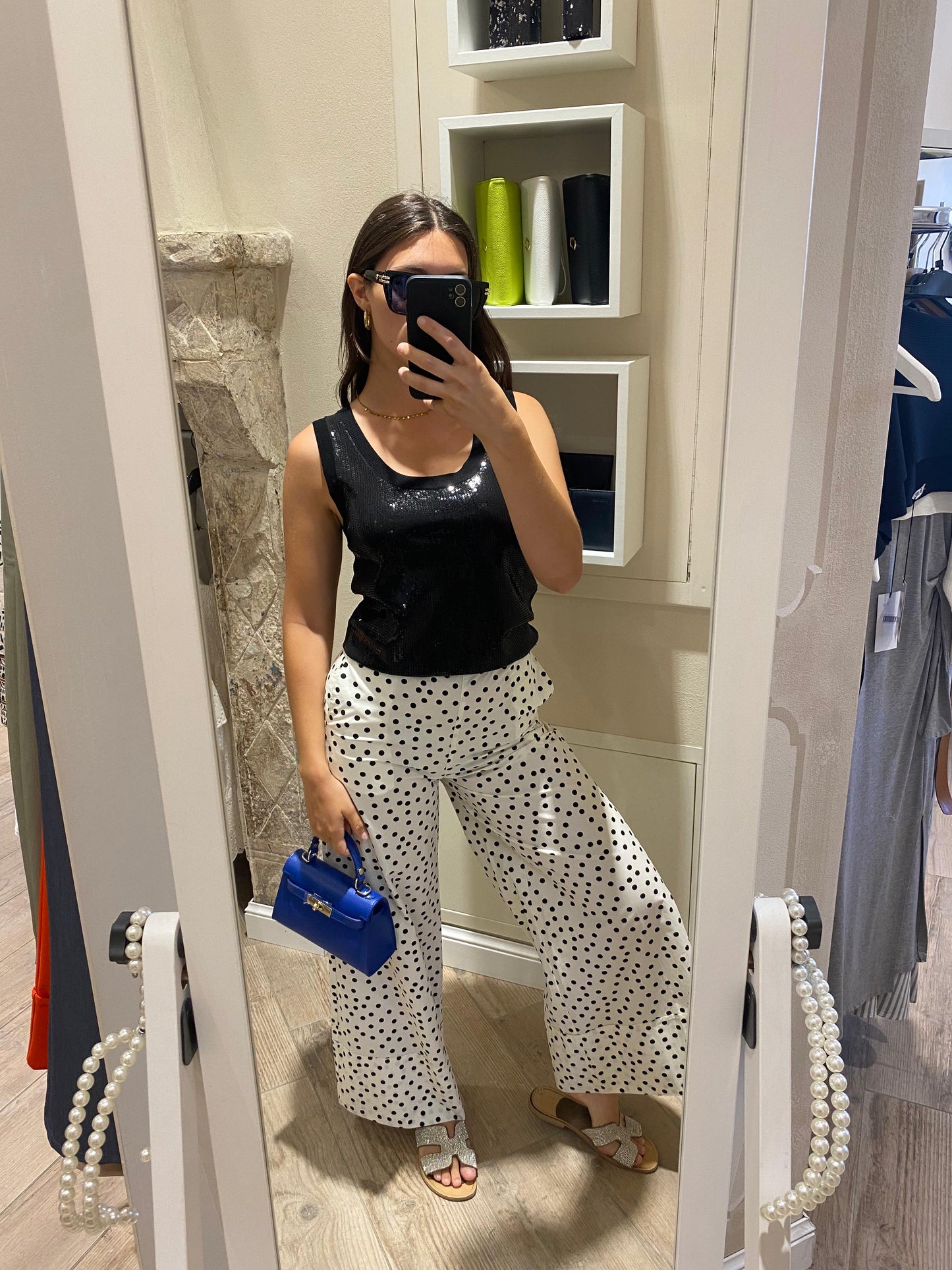 Pantaloni a pois bianchi