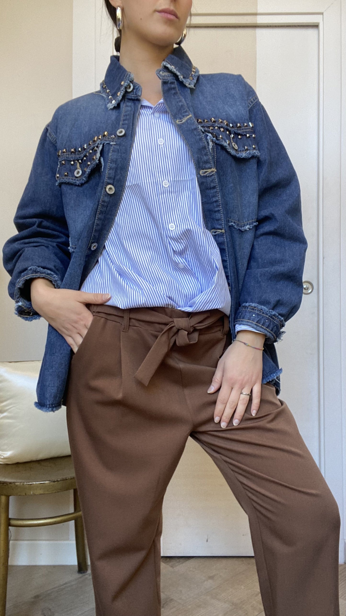 Giacca di jeans con borchie