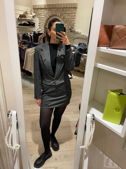 Gonna corta grigia con paillettes