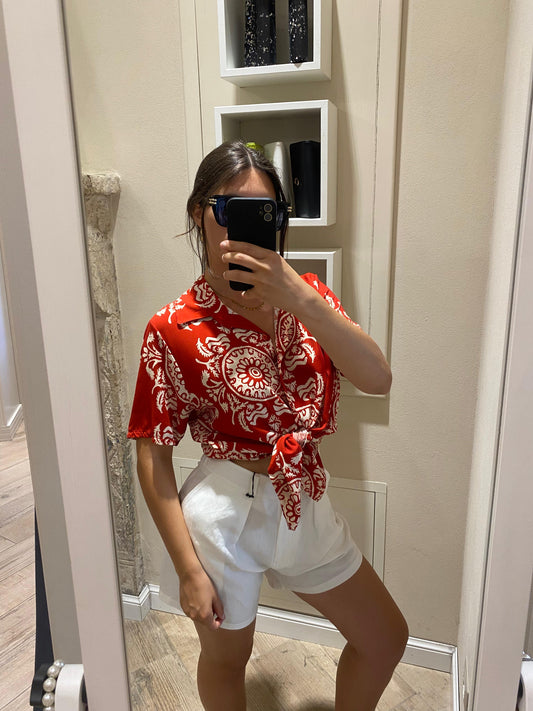 Camicia rossa in fantasia