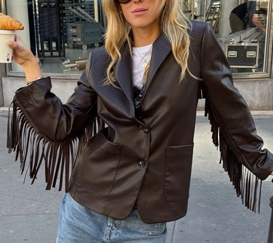 Giacca in ecopelle marrone con frange