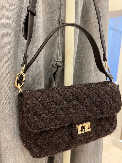 borsa con tracolla modello chanel in bouclé