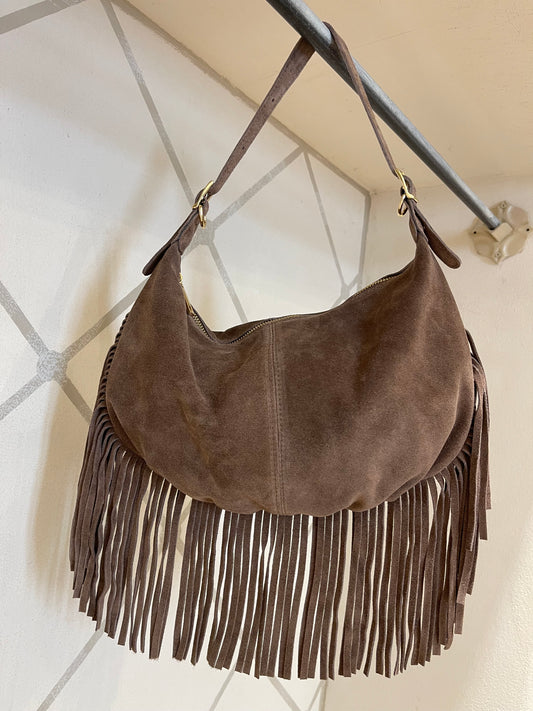 Borsa in camoscio a mezzaluna con frange