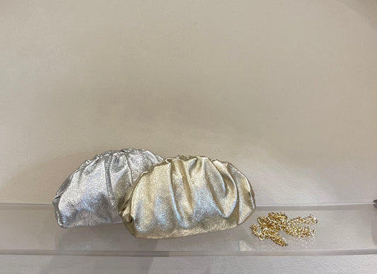 Pochette in pelle argento o oro