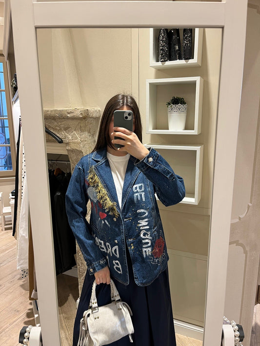 Giacca in denim applicazioni
