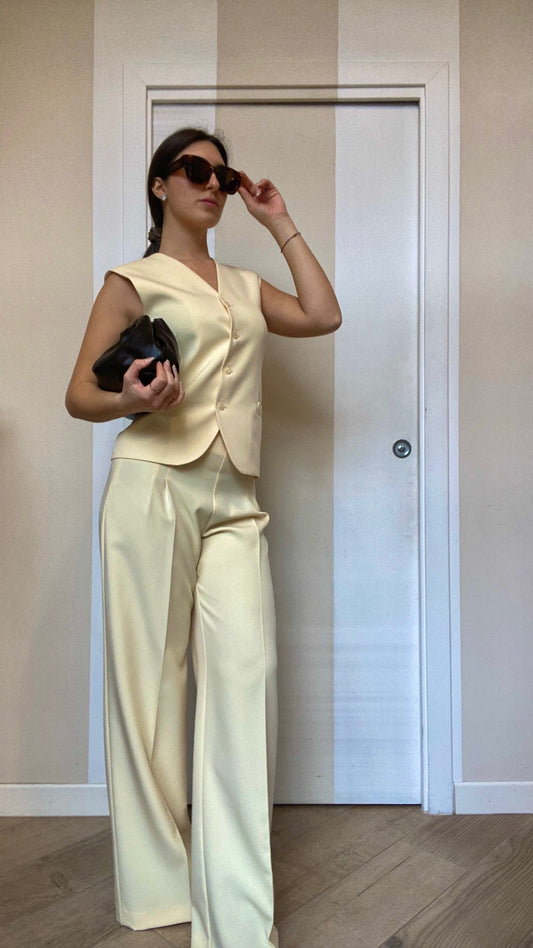 Completo giallo tenue