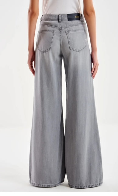 jeans grigio chiaro modello palazzo