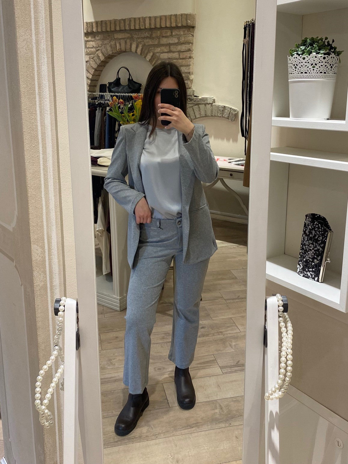 Completo grigio elasticizzato