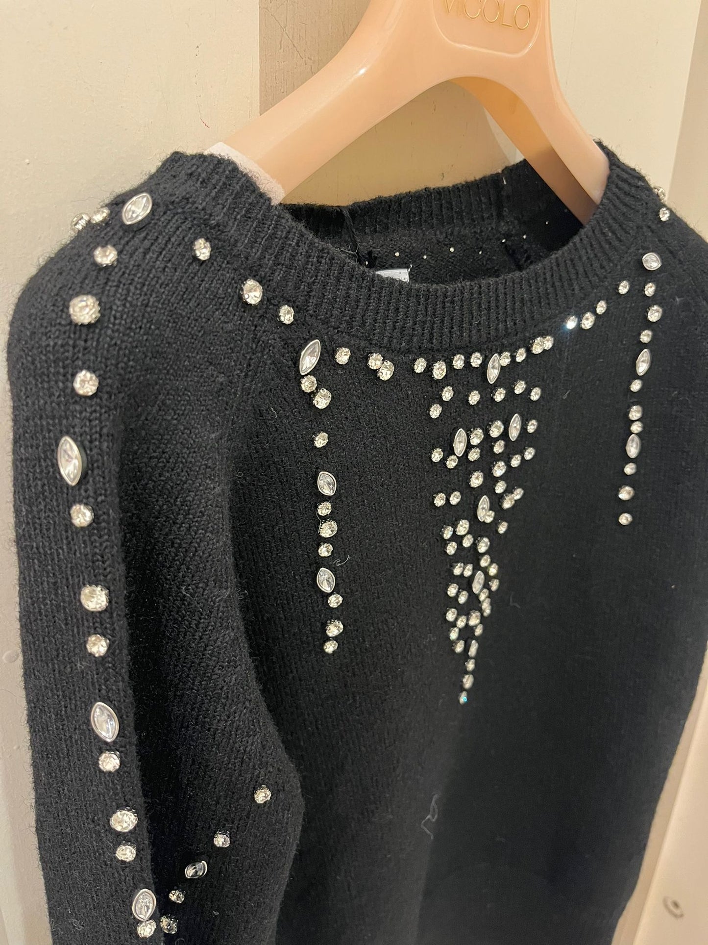 Maglione con applicazioni