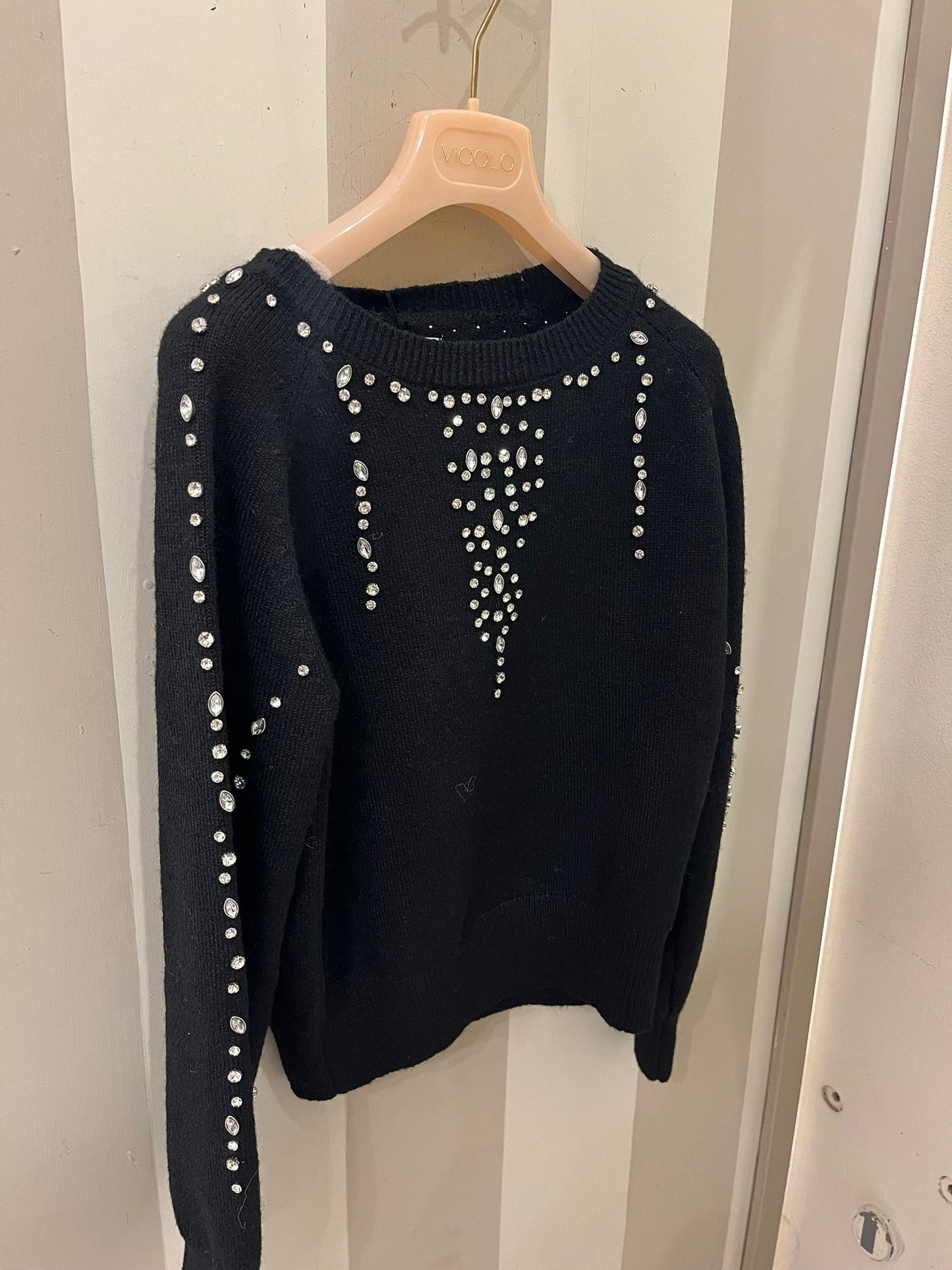 Maglione con applicazioni