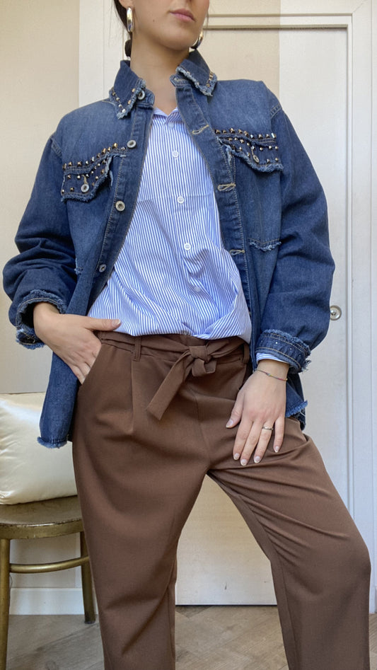 Giacca di jeans con borchie