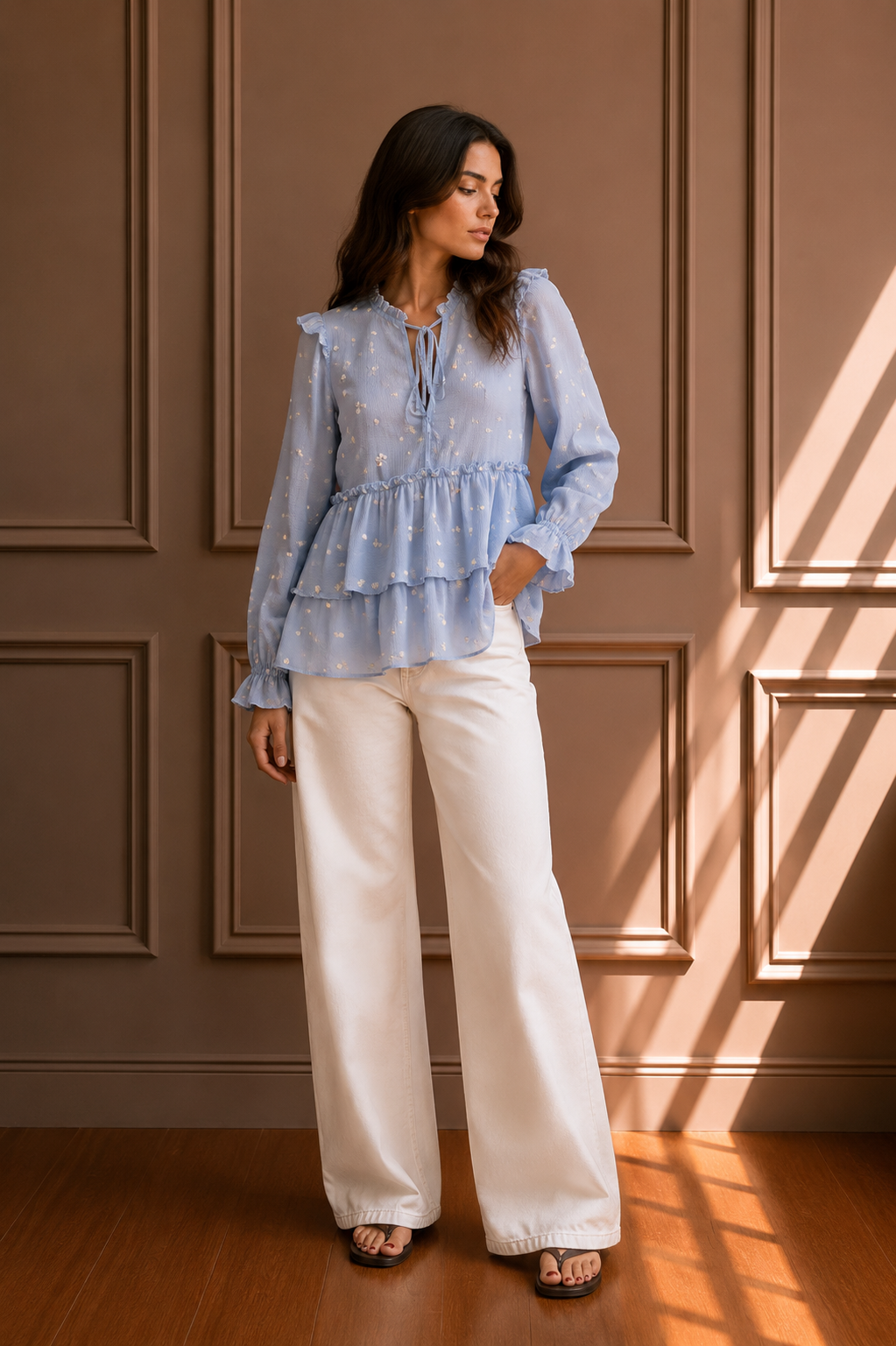 Blusa Celeste Ricamata con Volant