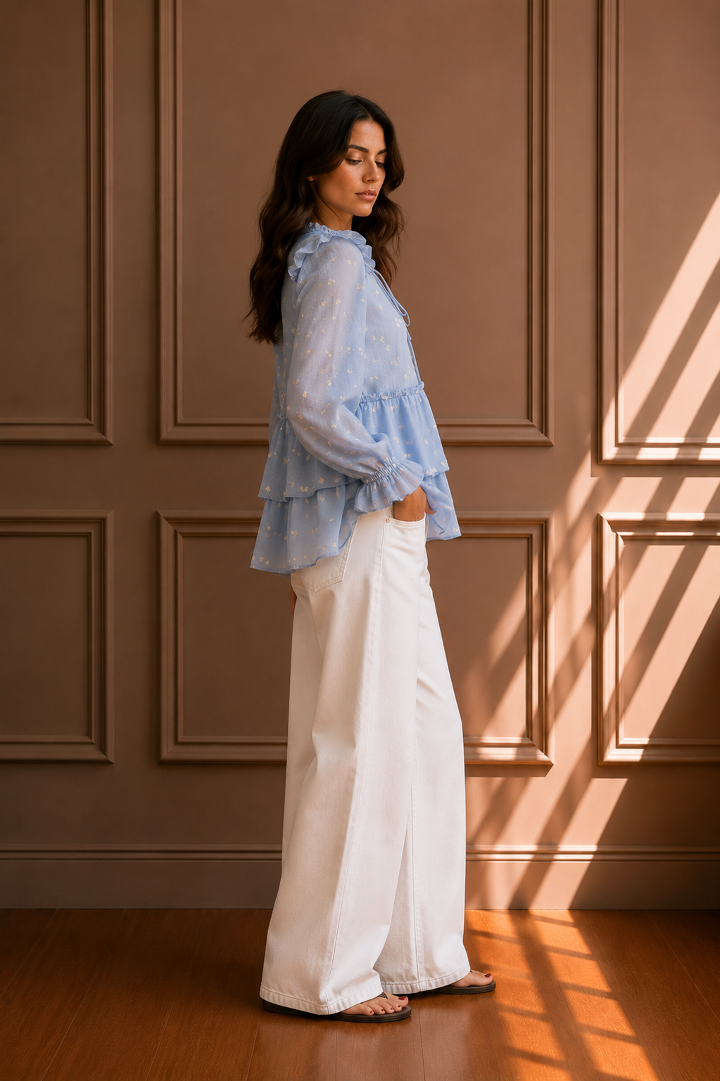Blusa Celeste Ricamata con Volant